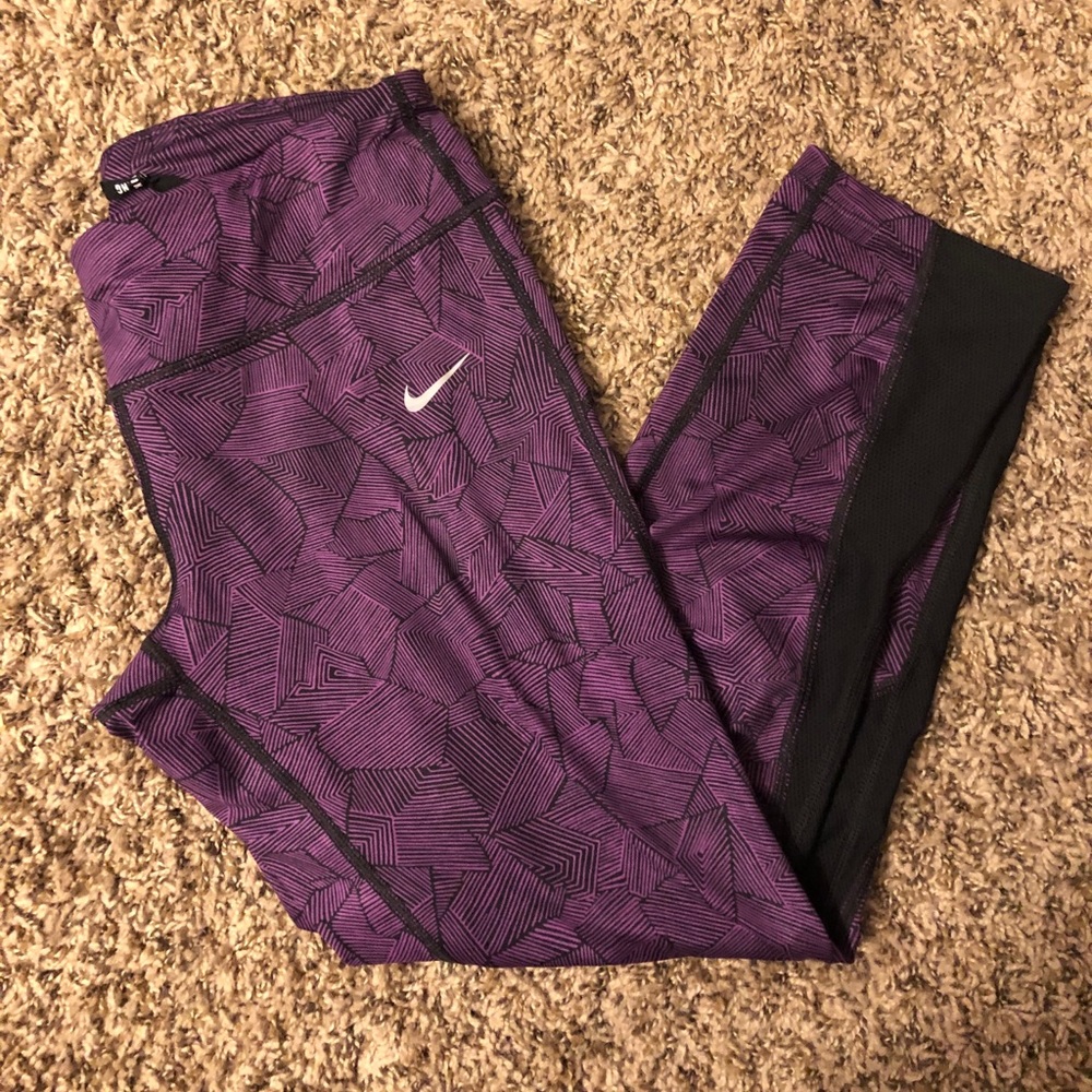 Capris Nike Leggings— Size Medium